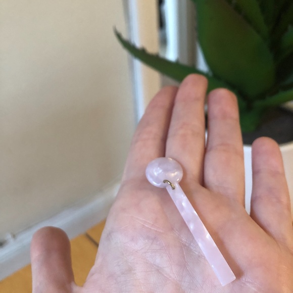 White opalescent drop earrings - Picture 2 of 4